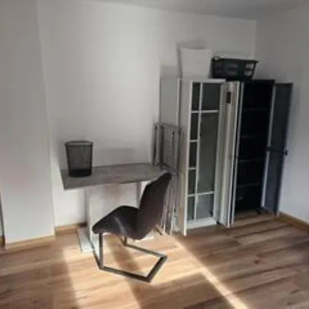 Apartment Schoene Vollausgestattete Monteurs- Gaestewohnung Naehe Raffinerie Leuna Und Geiseltalsee Fuer 4 Personen 0306 Braunsbedra