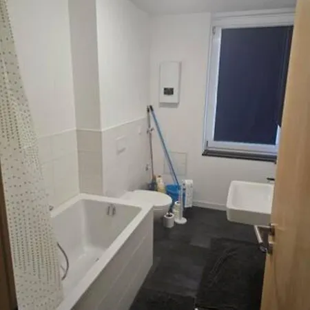 Schoene Vollausgestattete Monteurs- Gaestewohnung Naehe Raffinerie Leuna Und Geiseltalsee Fuer 4 Personen 0306 Apartment Braunsbedra