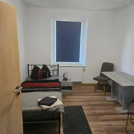 Apartment Schoene Vollausgestattete Monteurs- Gaestewohnung Naehe Raffinerie Leuna Und Geiseltalsee Fuer 4 Personen 0306 Braunsbedra