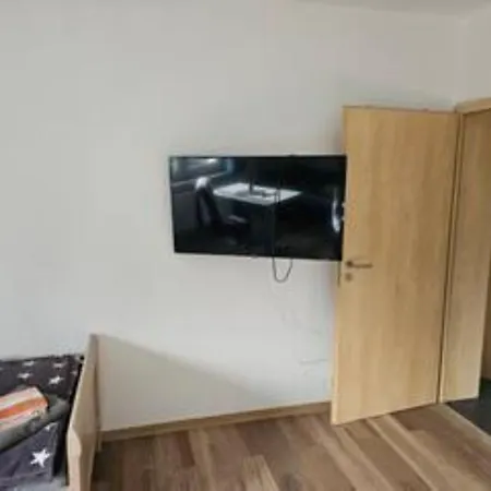 Schoene Vollausgestattete Monteurs- Gaestewohnung Naehe Raffinerie Leuna Und Geiseltalsee Fuer 4 Personen 0306 Braunsbedra