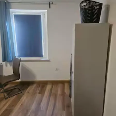 Schoene Vollausgestattete Monteurs- Gaestewohnung Naehe Raffinerie Leuna Und Geiseltalsee Fuer 4 Personen 0306 * Braunsbedra