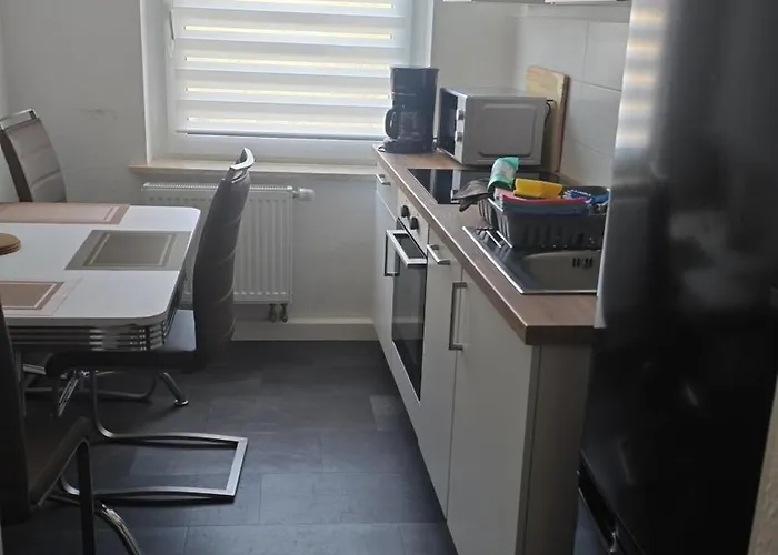 Schoene Vollausgestattete Monteurs- Gaestewohnung Naehe Raffinerie Leuna Und Geiseltalsee Fuer 4 Personen 0306 * Braunsbedra