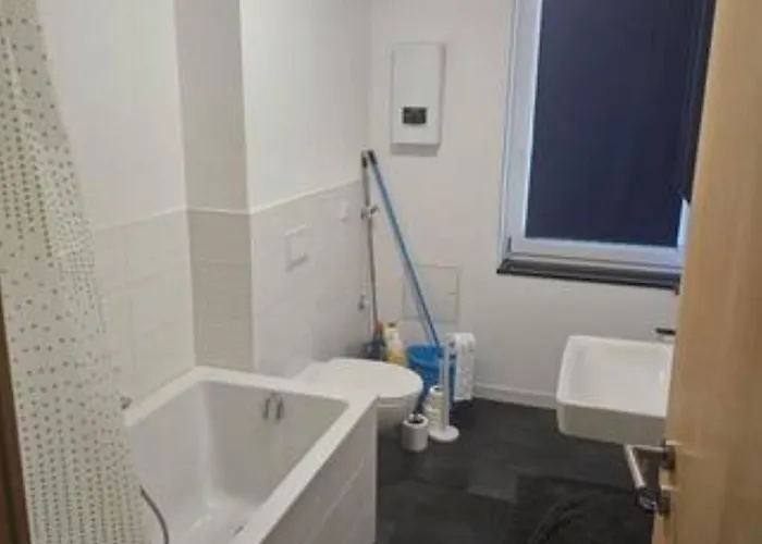 Schoene Vollausgestattete Monteurs- Gaestewohnung Naehe Raffinerie Leuna Und Geiseltalsee Fuer 4 Personen 0306 Apartment Braunsbedra