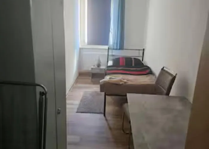 Schoene Vollausgestattete Monteurs- Gaestewohnung Naehe Raffinerie Leuna Und Geiseltalsee Fuer 4 Personen 0306 * Braunsbedra