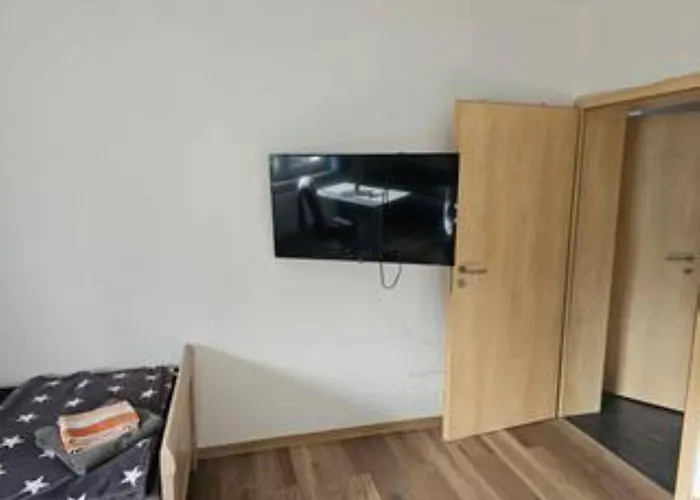 Schoene Vollausgestattete Monteurs- Gaestewohnung Naehe Raffinerie Leuna Und Geiseltalsee Fuer 4 Personen 0306 Braunsbedra