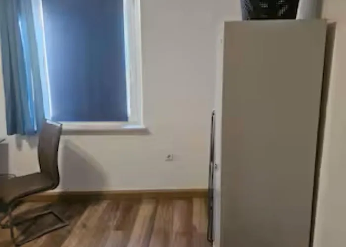 Schoene Vollausgestattete Monteurs- Gaestewohnung Naehe Raffinerie Leuna Und Geiseltalsee Fuer 4 Personen 0306 * Braunsbedra